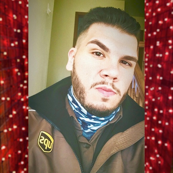 Poshmark profile picture for @elie_ea